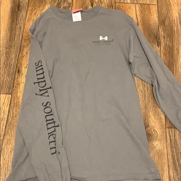 Simply Southern Tops - Simply Southern long sleeve small gray tee